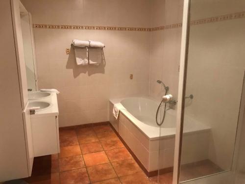 Een badkamer bij Hotel Botteltje