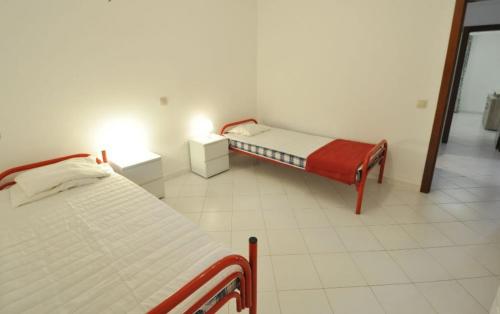 1 dormitorio con 2 camas en una habitación en Ria Formosa, en Albufeira