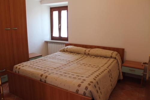 A bed or beds in a room at La via del parco