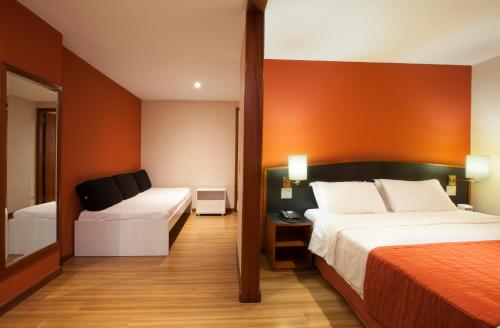 מיטה או מיטות בחדר ב-Hotel Moncloa