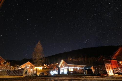 Pemandangan gunung umum atau pemandangan gunung yang diambil dari chalet