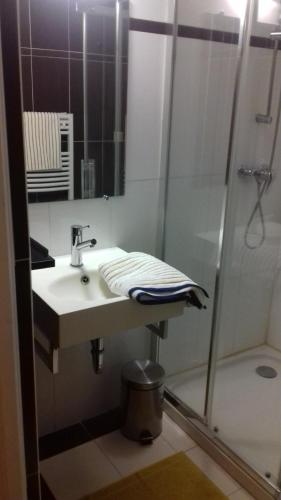 Kylpyhuone majoituspaikassa LA ROUGIE