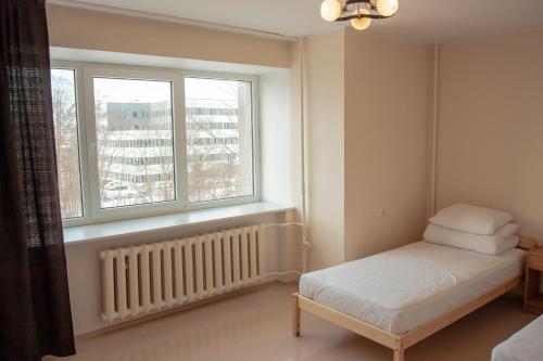 Säng eller sängar i ett rum på Pirni apartment