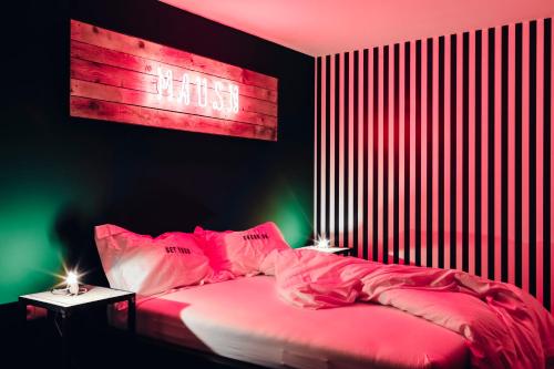 a bedroom with a bed with a sign on the wall at PEPPIS LOFT in Merano