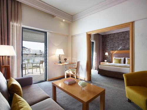 Postel nebo postele na pokoji v ubytování Athens Zafolia Hotel