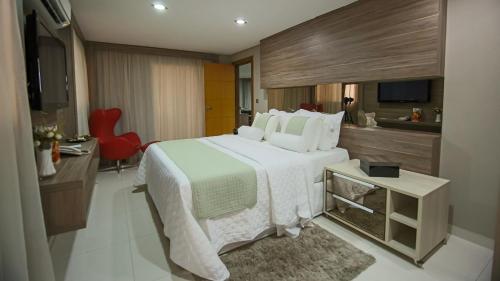 a hotel room with a bed and a bathroom at Rapport Hotel in Juazeiro