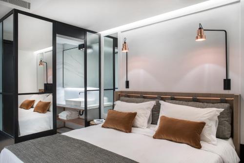 Postel nebo postele na pokoji v ubytování Niki Athens Hotel