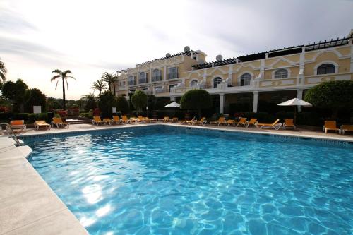 Spacious 2 Bed Duplex in Aloha Gardens close to Puerto Banus