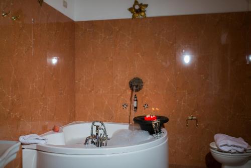 a bathroom with a bath tub and a toilet at I Portici Hotel - Residenza D'Epoca in Arezzo