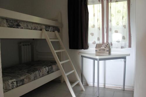 Bunk bed o mga bunk bed sa kuwarto sa Fattoria Cristina - Bilo Verde