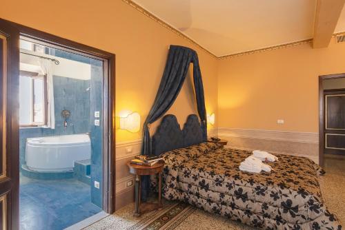a bedroom with a bed and a bath tub at I Portici Hotel - Residenza D'Epoca in Arezzo