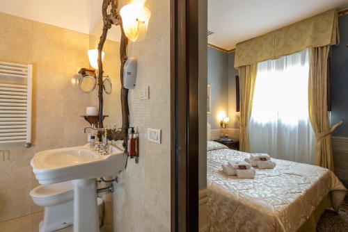 Koupelna v ubytování I Portici Hotel - Residenza D'Epoca