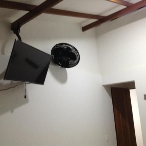 a room with a tv and a fan on the wall at Finca El Sueño De Mi Abuelo in Pereira