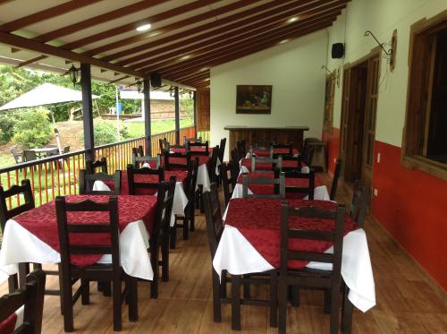 Restauracja lub miejsce do jedzenia w obiekcie Finca El Sueño De Mi Abuelo