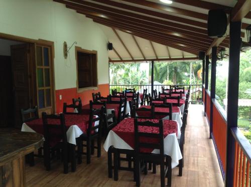 Restaurant ou autre lieu de restauration dans l'établissement Finca El Sueño De Mi Abuelo