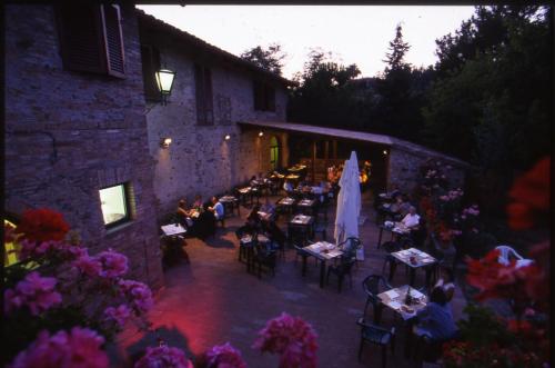 Ein Restaurant oder anderes Speiselokal in der Unterkunft Albergo Ristorante Da Vestro 