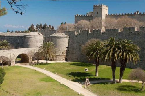 Park House -beside the Medieval Town of Rhodes-free parking