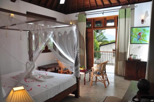 Tempat tidur dalam kamar di Villa Nilmalee