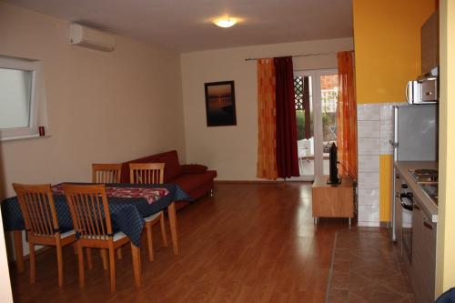 Apartments Niko - with pool – Photos 5