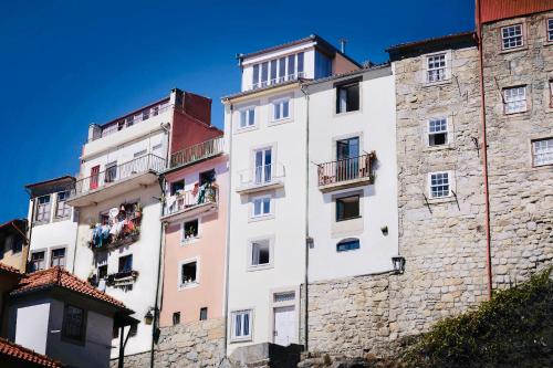 Oporto Street das Aldas - River View