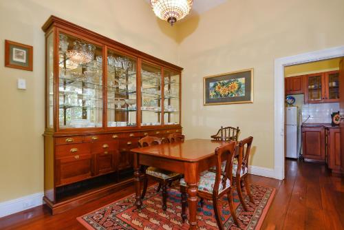 Η κουζίνα ή μικρή κουζίνα στο Ford House Bed & Breakfast
