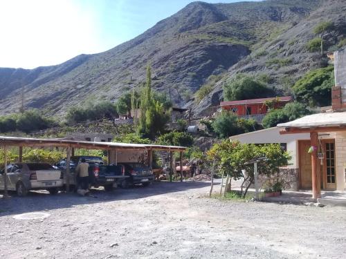 Nespecifikovaný výhled na hory nebo výhled na hory při pohledu z penzionu – hostince