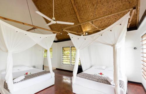 Tempat tidur dalam kamar di Crusoe's Retreat - Family Friendly