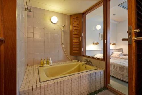 Kylpyhuone majoituspaikassa Fuji Premium Resort