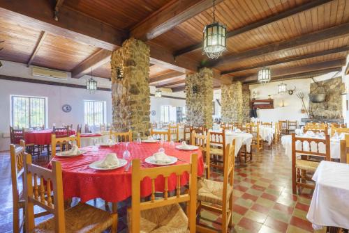 Restoran ili drugo mesto za obedovanje u objektu Venta del Alto Hotel las Cumbres by Vivere Stays