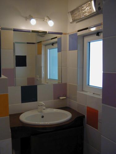 a bathroom with a sink and a mirror at Casa 3 Águias in Aveiro