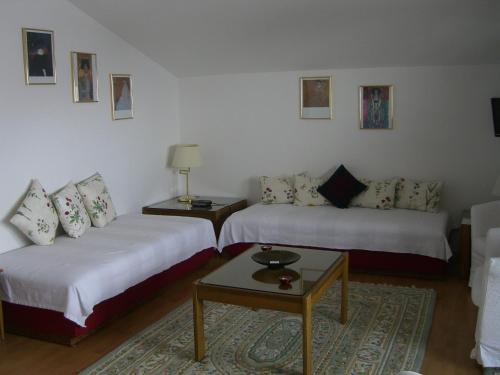 a living room with two beds and a coffee table at Kaiserhof in Alpbach