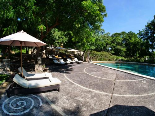 NusaBay Menjangan — Pool view