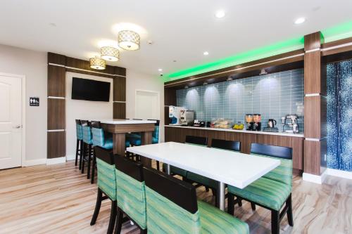 Restoran atau tempat makan lain di Express Inn - Spring