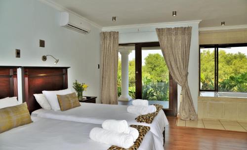 Säng eller sängar i ett rum på Indlovukazi Guesthouse
