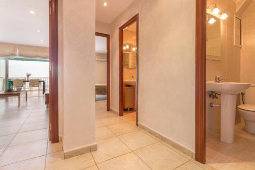 a bathroom with a toilet and a sink at Homes & Go Bell Reco Deluxe I in La Pineda