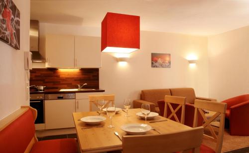 Residence Saalbach by VAYA inklusive Joker Cardにあるキッチンまたは簡易キッチン