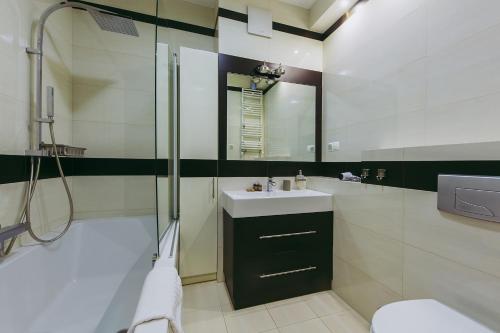 Kúpeľňa v ubytovaní ShortStayPoland Leszczyńska (B14)