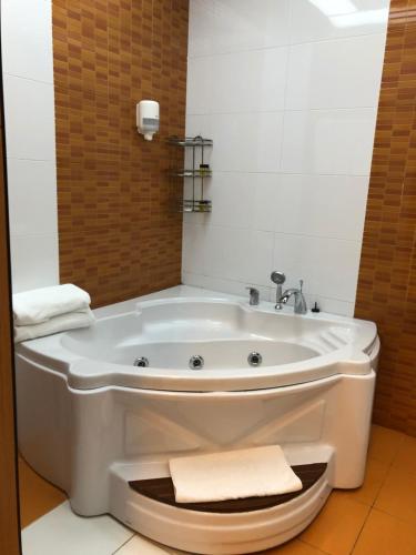 Aysberq Resort tesisinde bir banyo