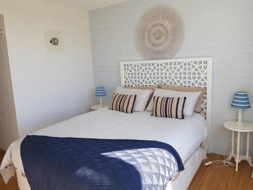 A bed or beds in a room at Beach Hut Scamander