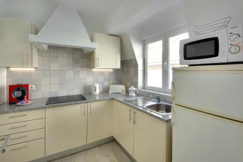 Dapur atau dapur kecil di Apartamentos Tucha
