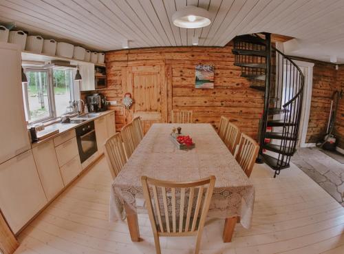 a kitchen and dining room with a table and chairs at Toolse Puhkeküla in Toolse