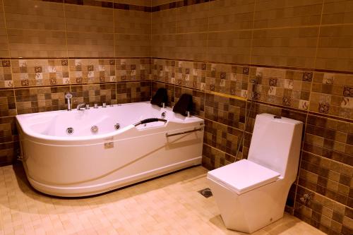 Kylpyhuone majoituspaikassa Sahary Al Ula Resort