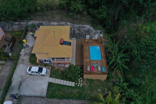 an aerial view of a house with a swimming pool at Villa Nord-Plage in Les Anses-dʼArlets