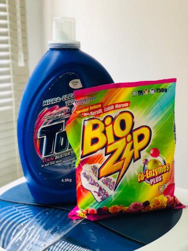 a bag of bbqz chips and a bottle of toothpaste at Homestay Cahaya 1 Seri Iskandar in Seri Iskandar