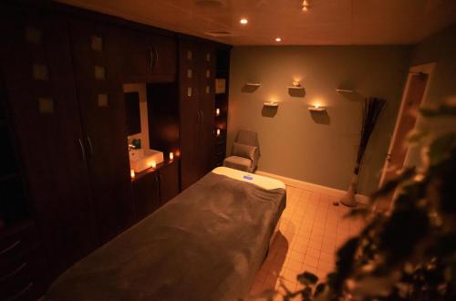 Postel nebo postele na pokoji v ubytování The Ballyliffin Lodge and Spa