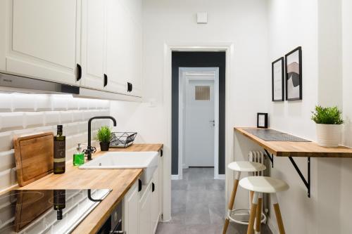 O bucătărie sau chicinetă la Desirable 1BD Apartment in Kolonaki by UPSTREET