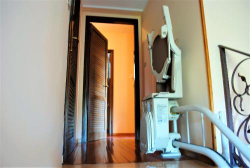 a room with a treadmill and a hallway with a mirror at AGRITURISMO MELOGRANO D'ORO in Bardolino