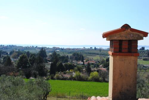 a brick tower with a view of a green field at AGRITURISMO MELOGRANO D'ORO in Bardolino