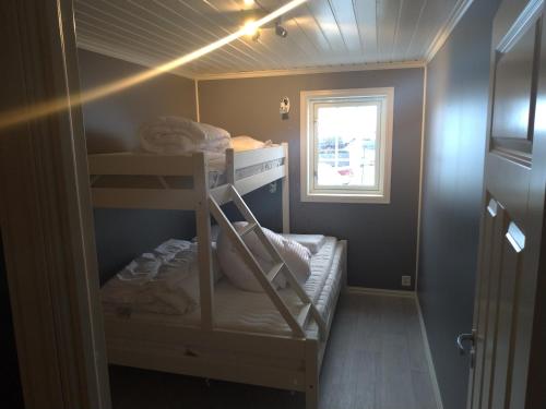 Poschodová posteľ alebo postele v izbe v ubytovaní Sogndal ski- and mountain cabin
