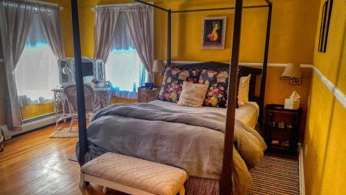 a bedroom with a canopy bed in a room at Lilac Inn in Brandon